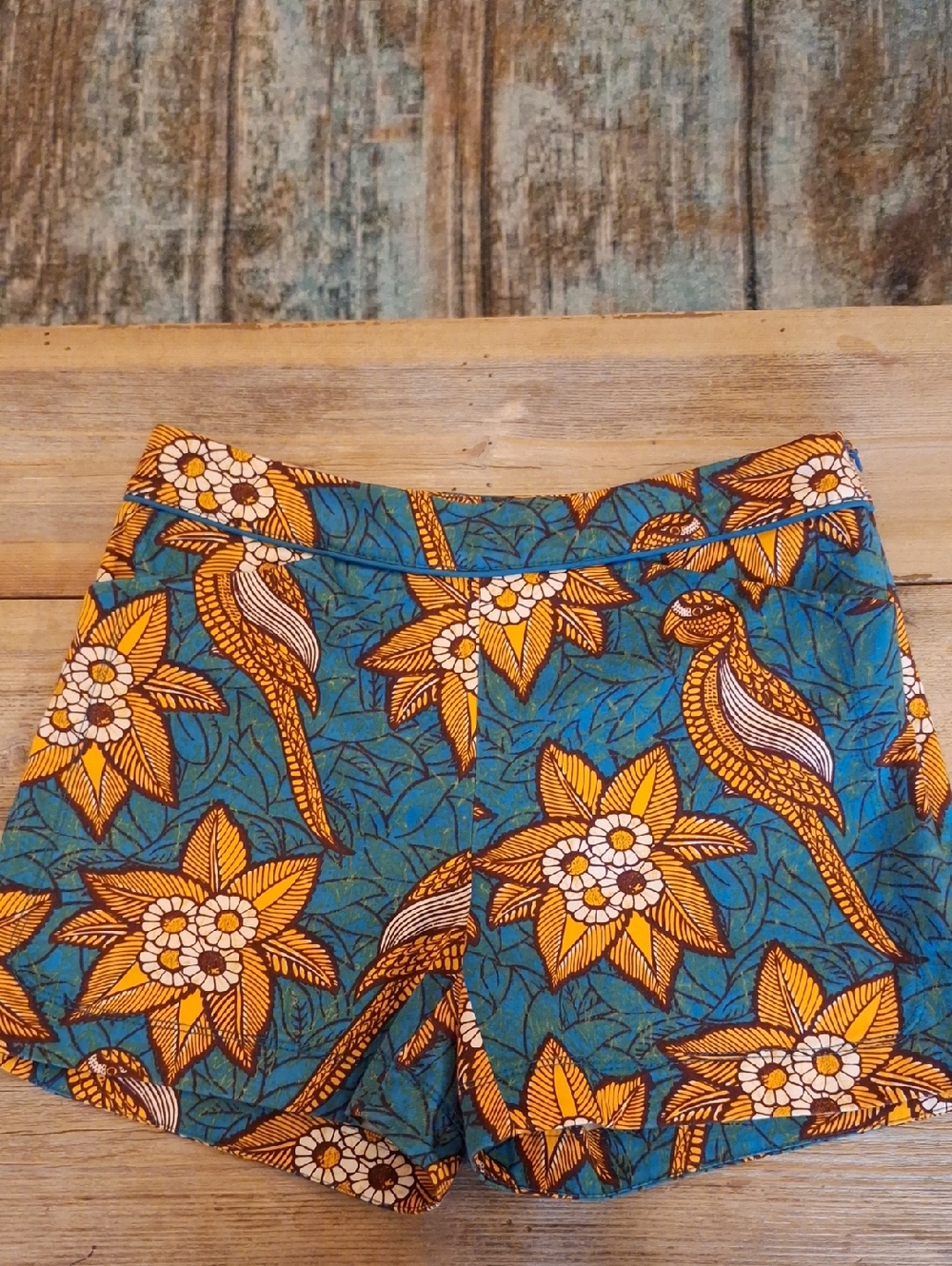 elevenses Teal & Mustard Floral Parrot High-Waist Shorts. Size 0